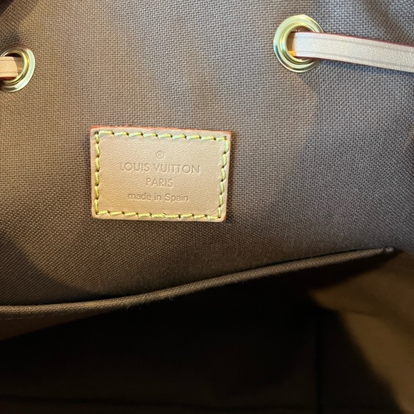 Louis Vuitton Montsouris PM - Picture 6 of 14